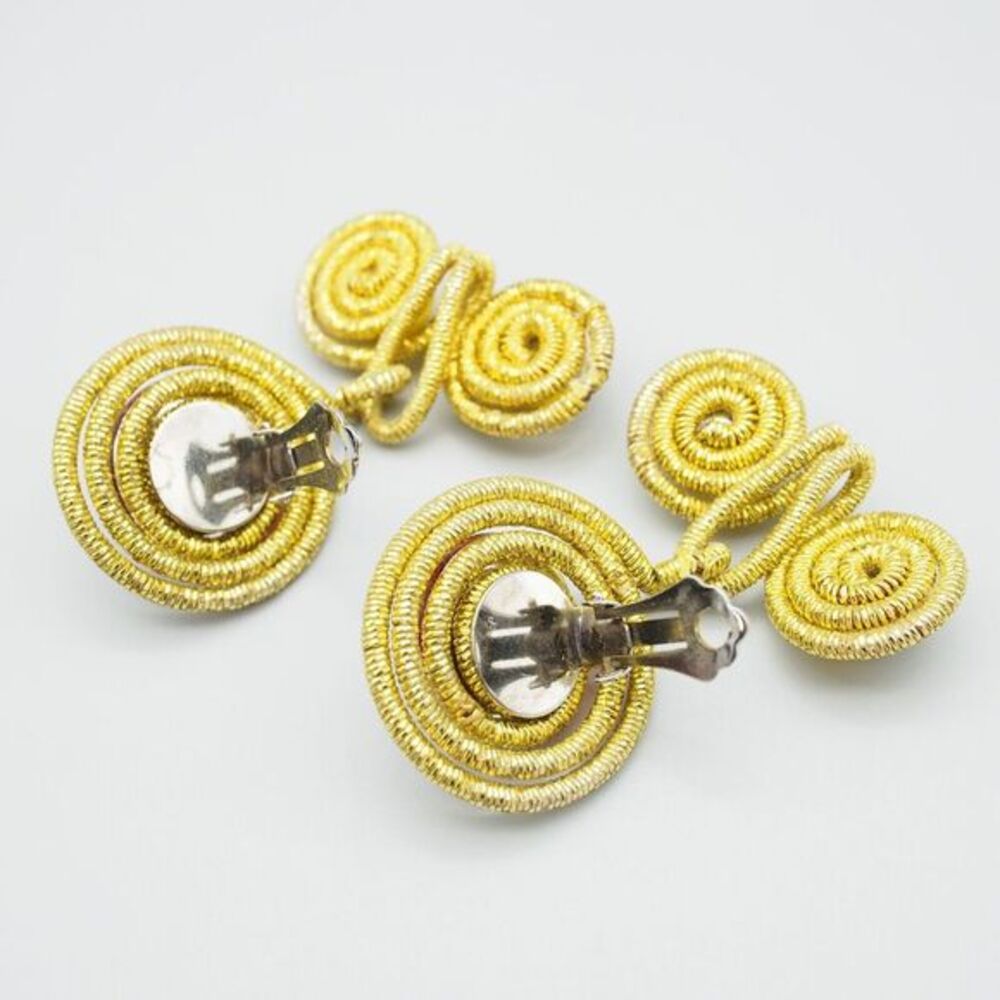 Vintage Clip-On Earrings - Picture 5 of 6